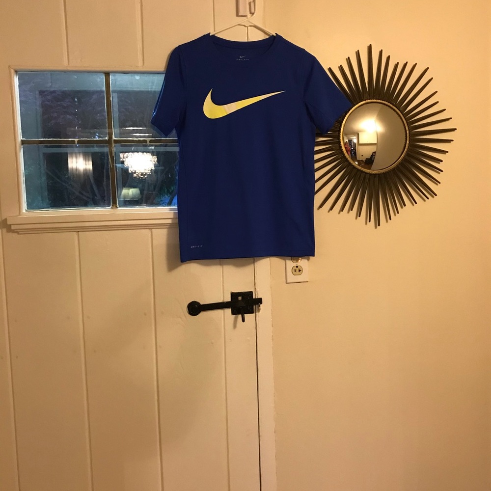 Boys Nike dry fit athletic T-shirt. Lrg